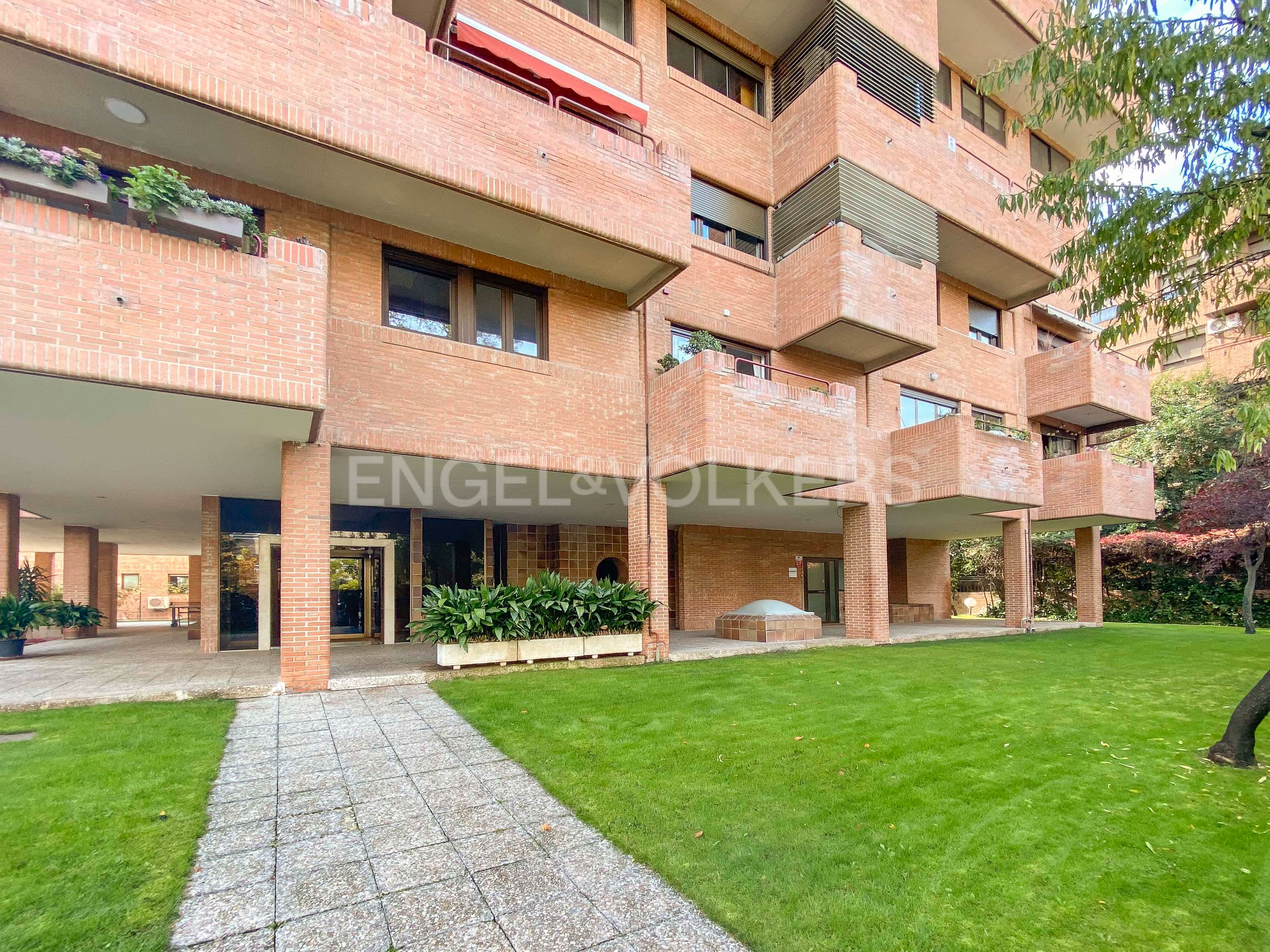 Vista exterior de Apartament en venda en  Madrid Capital amb Aire condicionat, Calefacció i Terrassa