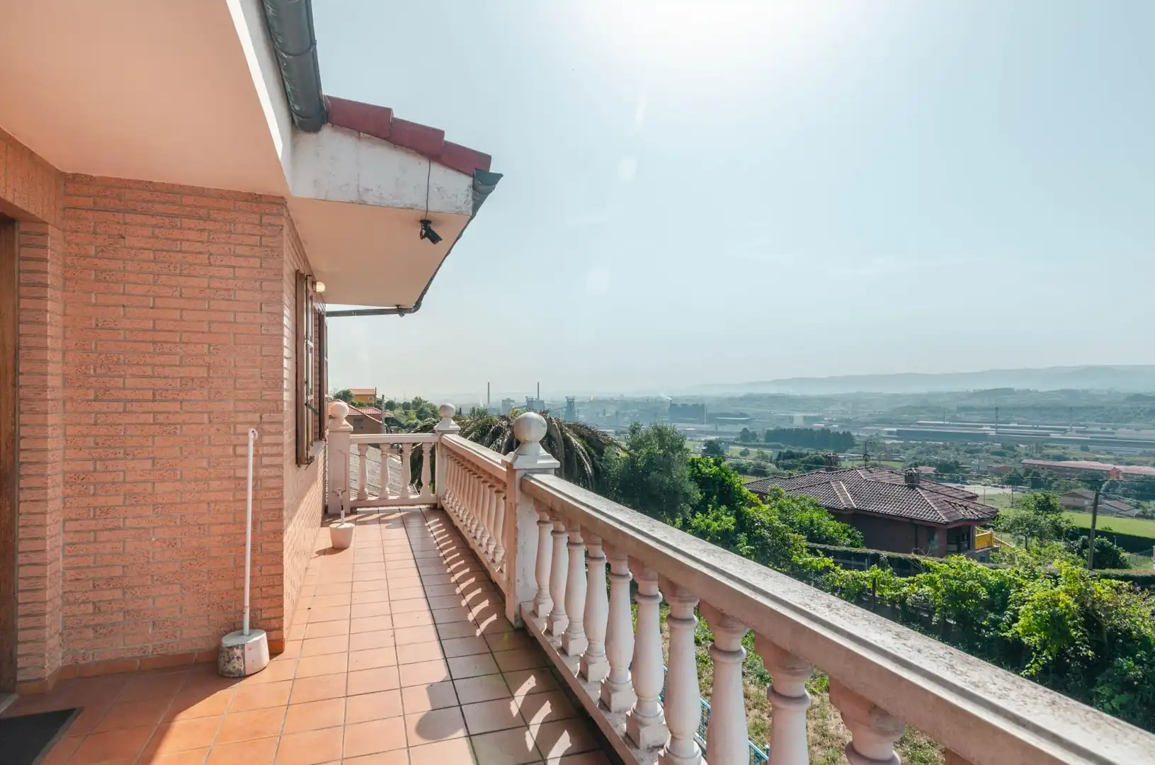 Terrassa de Casa o xalet en venda en Gijón  amb Calefacció, Jardí privat i Terrassa