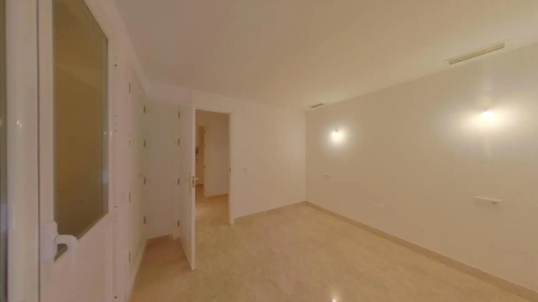 Bedroom of Flat for sale in Marbella