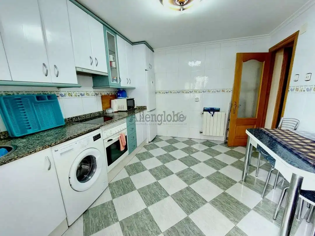 Kitchen of Flat for rent in Oviedo   with Heating and Terrace