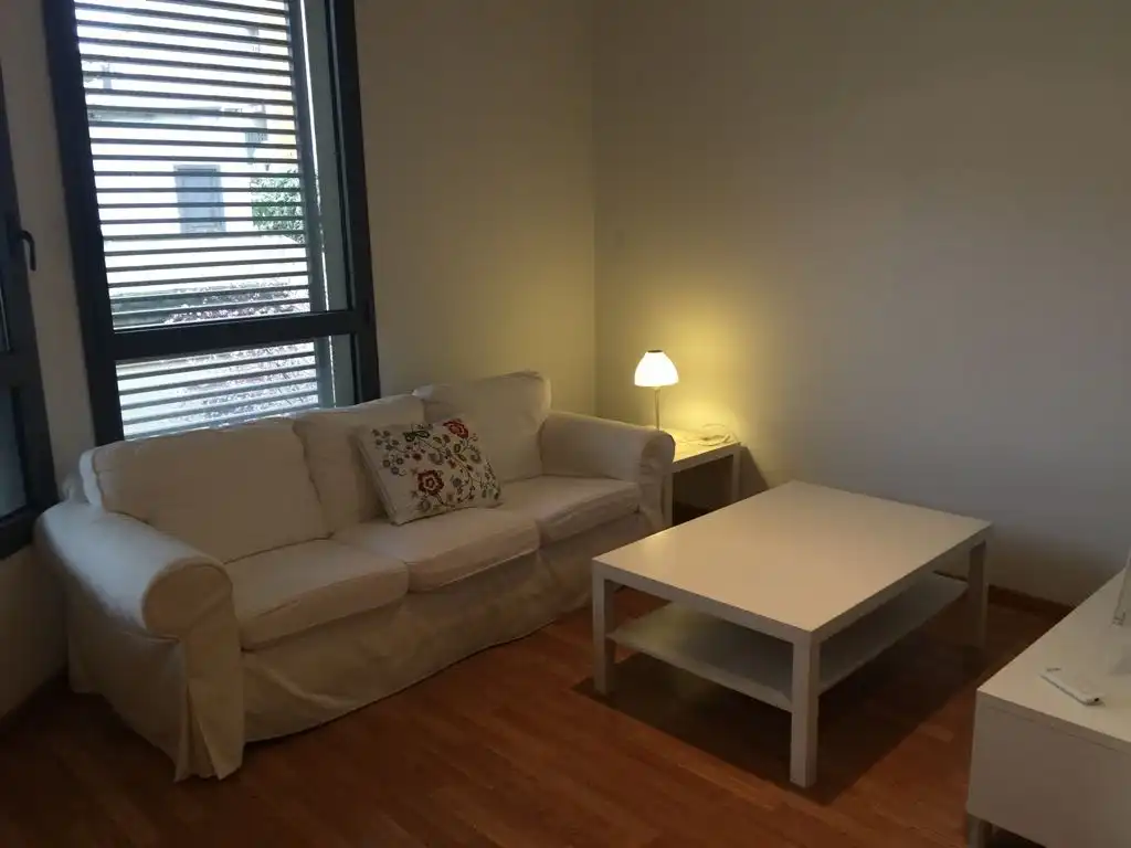 Sala d'estar de Apartament en venda en L'Hospitalet de Llobregat amb Aire condicionat, Parquet i Moblat