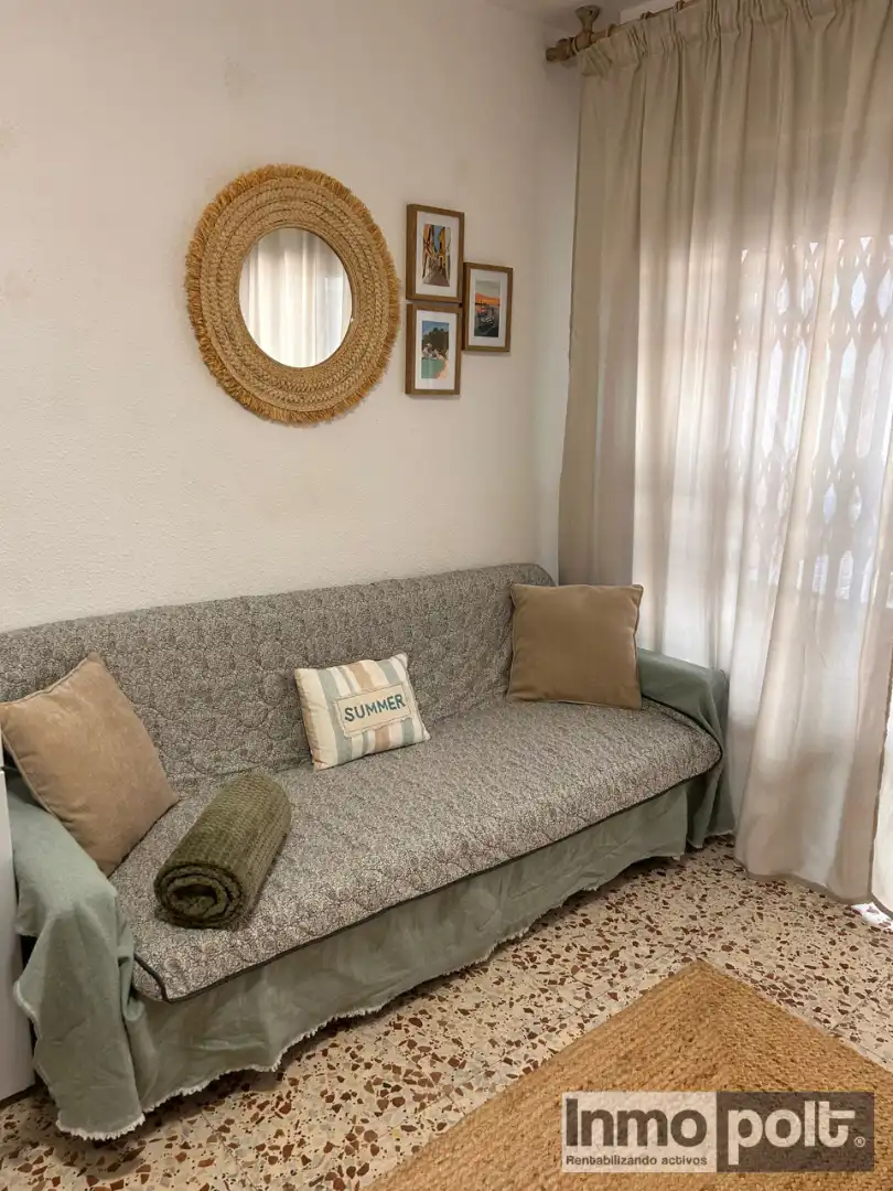 Sala d'estar de Apartament de lloguer en Torrevieja amb Jardí privat, Moblat i Forn