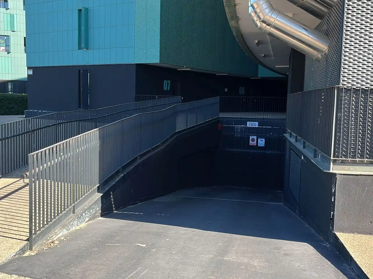 Parking de Apartamento en venta en  Logroño con Piscina