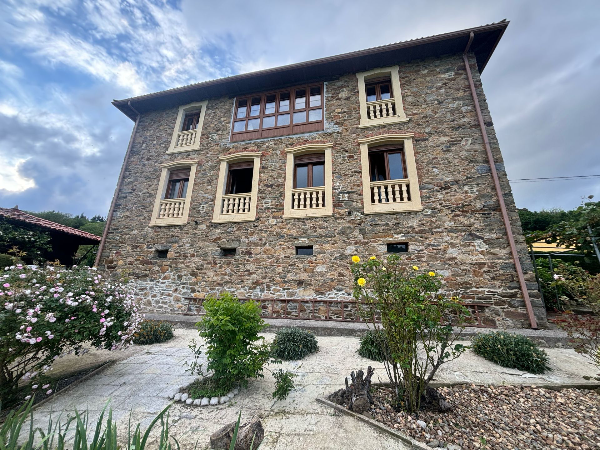 Exterior view of Country house for sale in Tineo  with Private garden, Parquet flooring and Terrace
