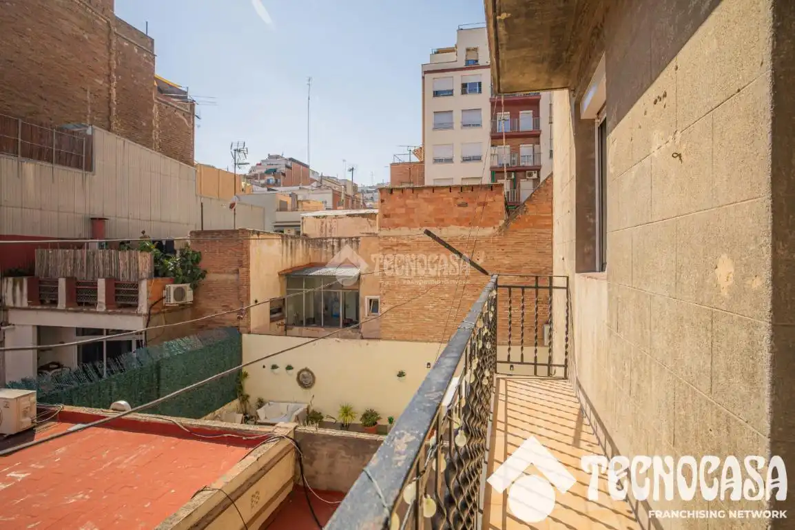 Vista exterior de Piso en venta en Barcelona con Balcón