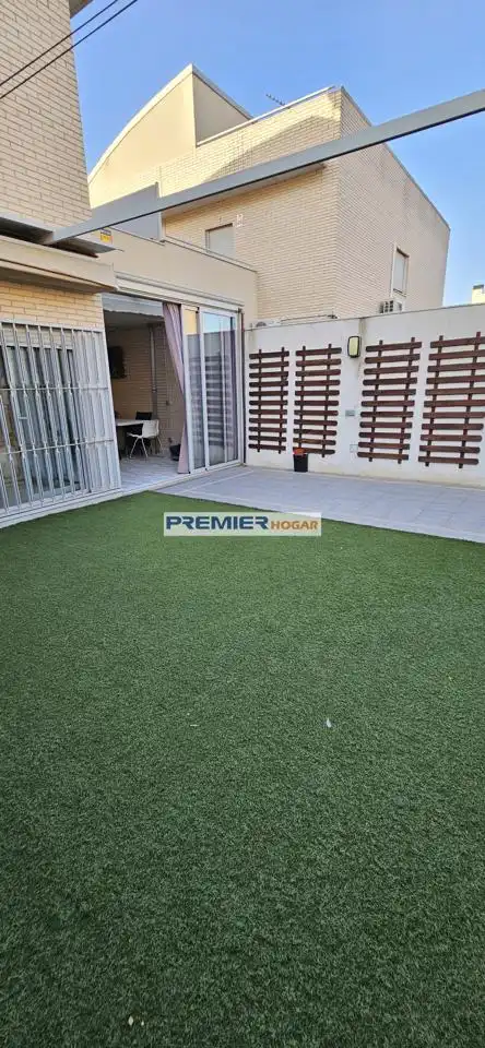 Terrasse von Einfamilien-Reihenhaus zur Miete in Torrejón de Ardoz mit Klimaanlage, Heizung und Privatgarten