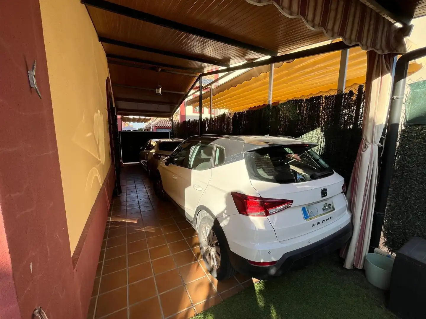 Aparcament de Casa o xalet en venda en Montequinto amb Aire condicionat, Calefacció i Jardí privat