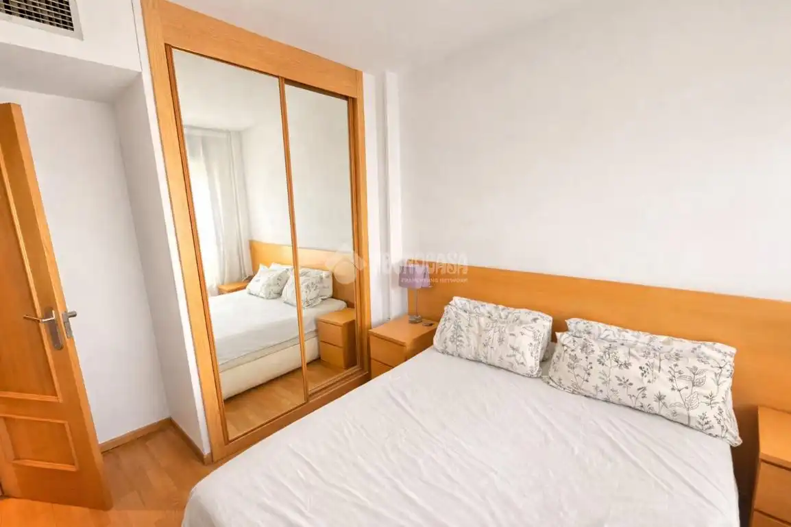 Habitación de Piso en venta en Madrid con Amueblado y Piscina comunitaria