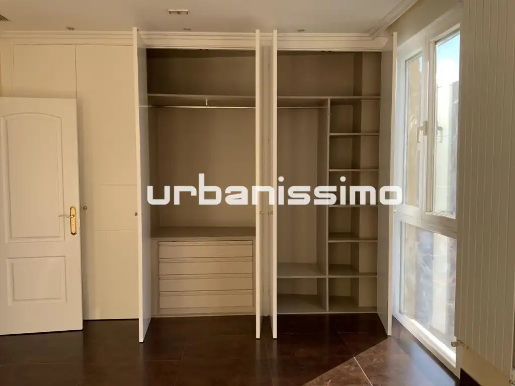 Schlafzimmer von Wohnung zur Miete in Madrid mit Klimaanlage und Heizung