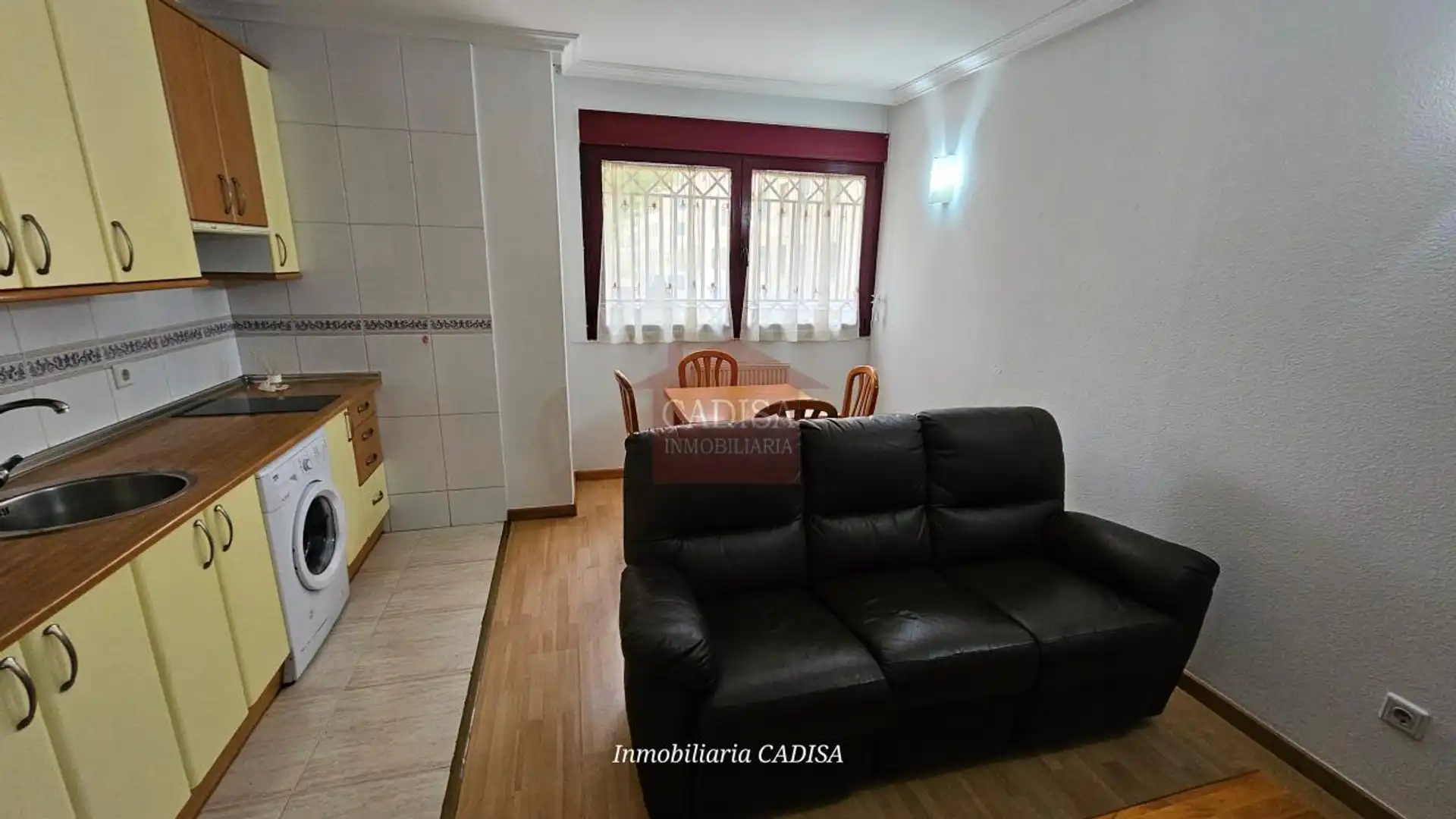 Sala de estar de Apartamento en venta en Salamanca Capital con Calefacción, Piscina y Amueblado