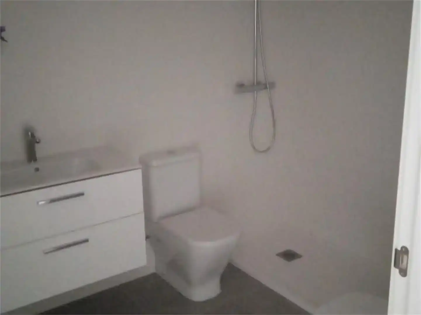 Badezimmer von Dachboden zur Miete in Valencia mit Klimaanlage, Privatgarten und Parkett