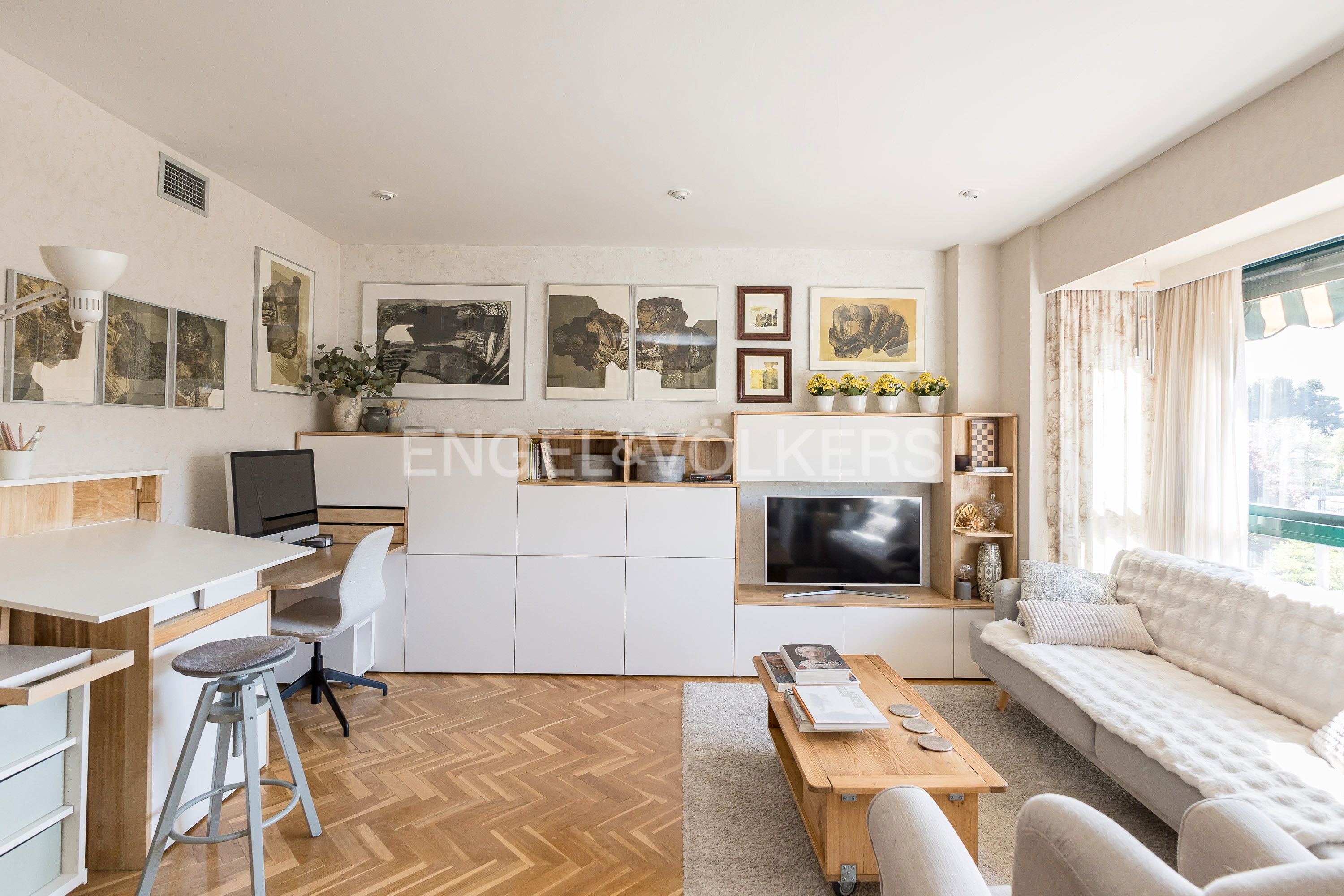 Sala d'estar de Apartament en venda en  Madrid Capital amb Aire condicionat, Calefacció i Parquet