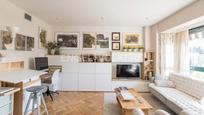 Sala d'estar de Apartament en venda en  Madrid Capital amb Aire condicionat, Calefacció i Parquet