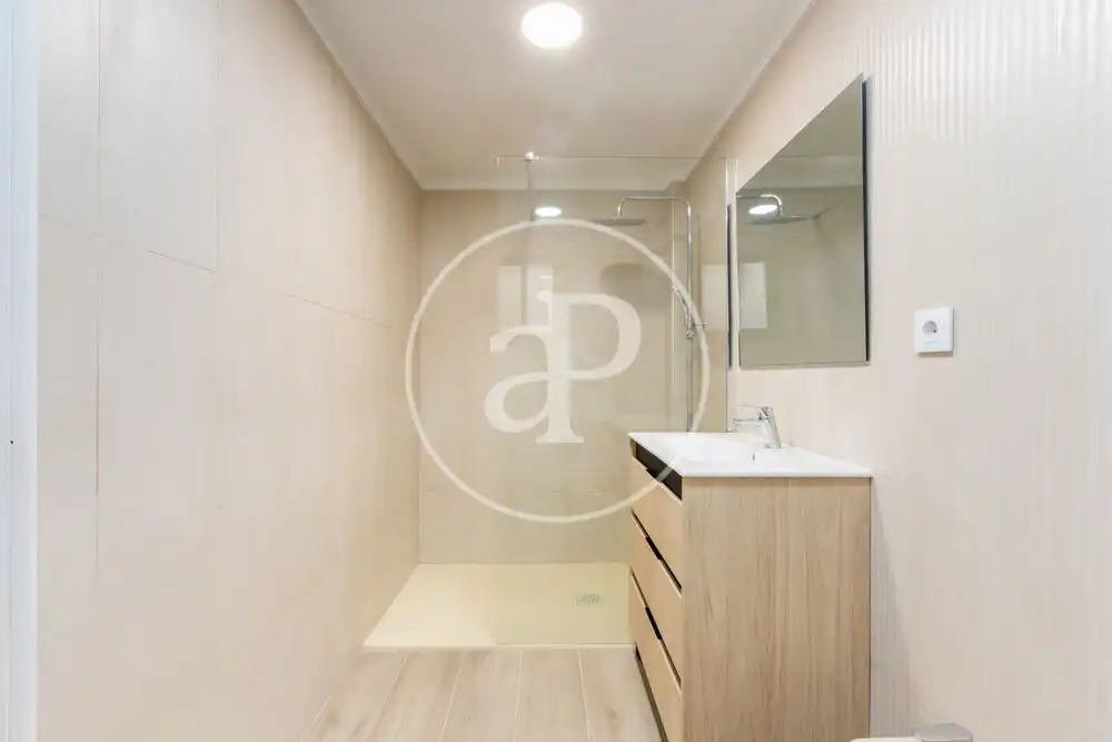 Baño de Piso en venta en Valencia con Aire acondicionado, Calefacción y Balcón