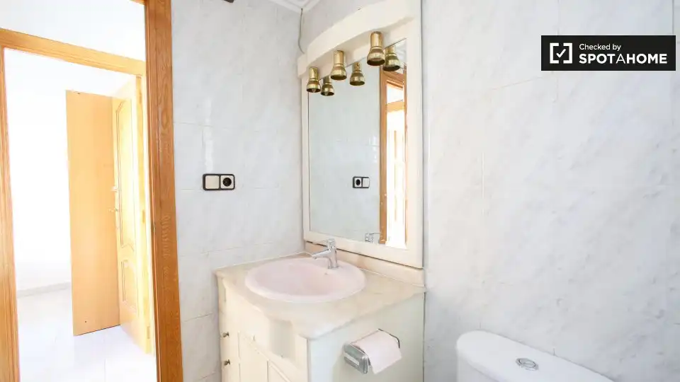 Room in Albors