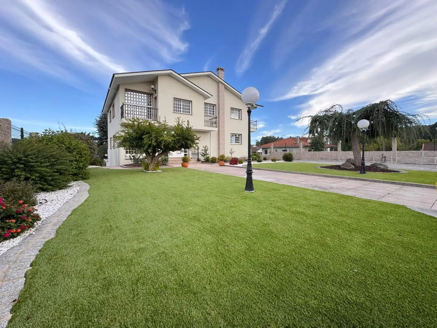 Vista exterior de Casa o chalet en venta en Barro con Calefacción, Jardín privado y Terraza