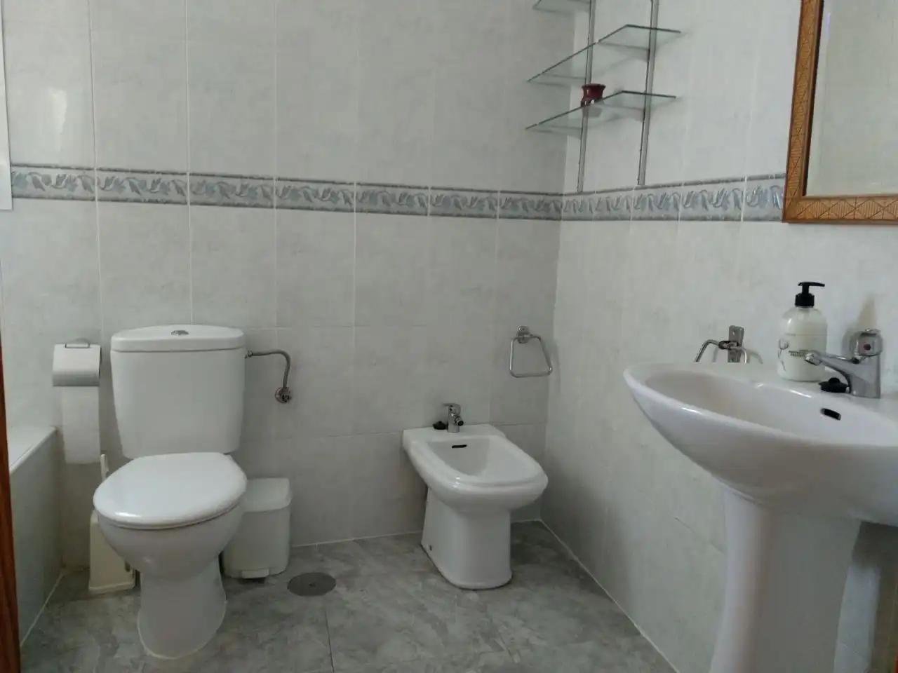 Bany de Apartament de lloguer en Isla Cristina amb Aire condicionat, Terrassa i Moblat