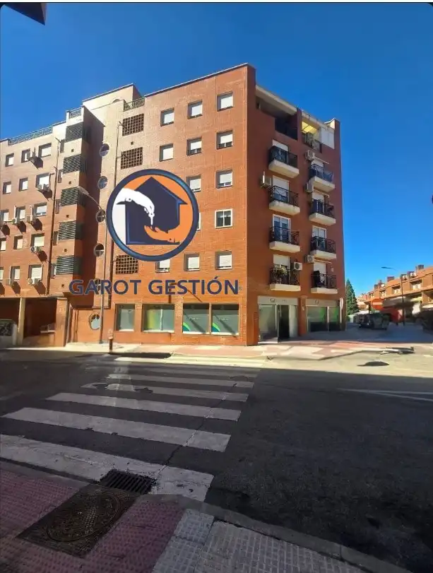 Vista exterior de Local en venda en Alcorcón amb Aire condicionat, Calefacció i Parquet