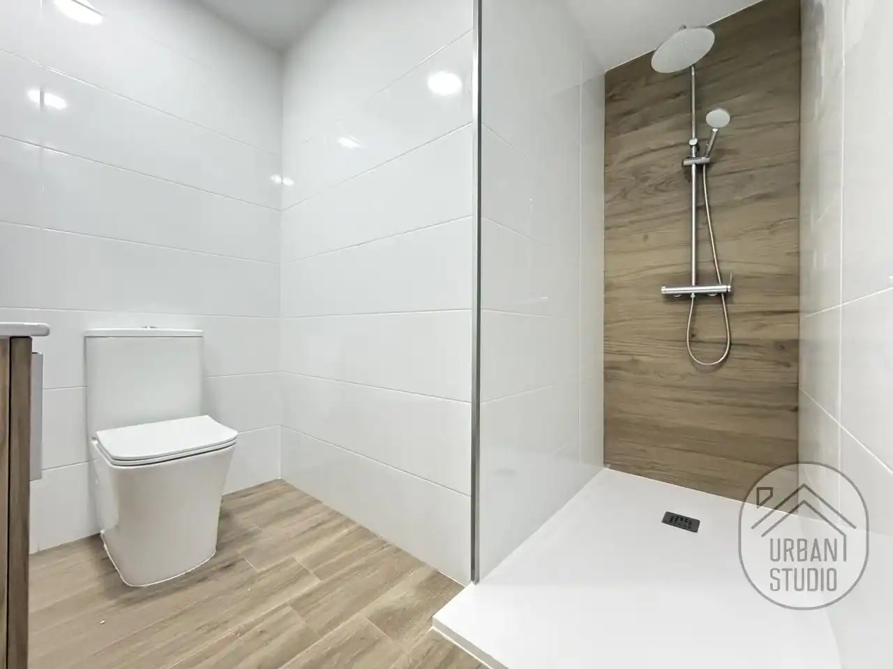 Bathroom of Ground floor for sale in Torrevieja  with Air Conditioner, Terrace and Community pool