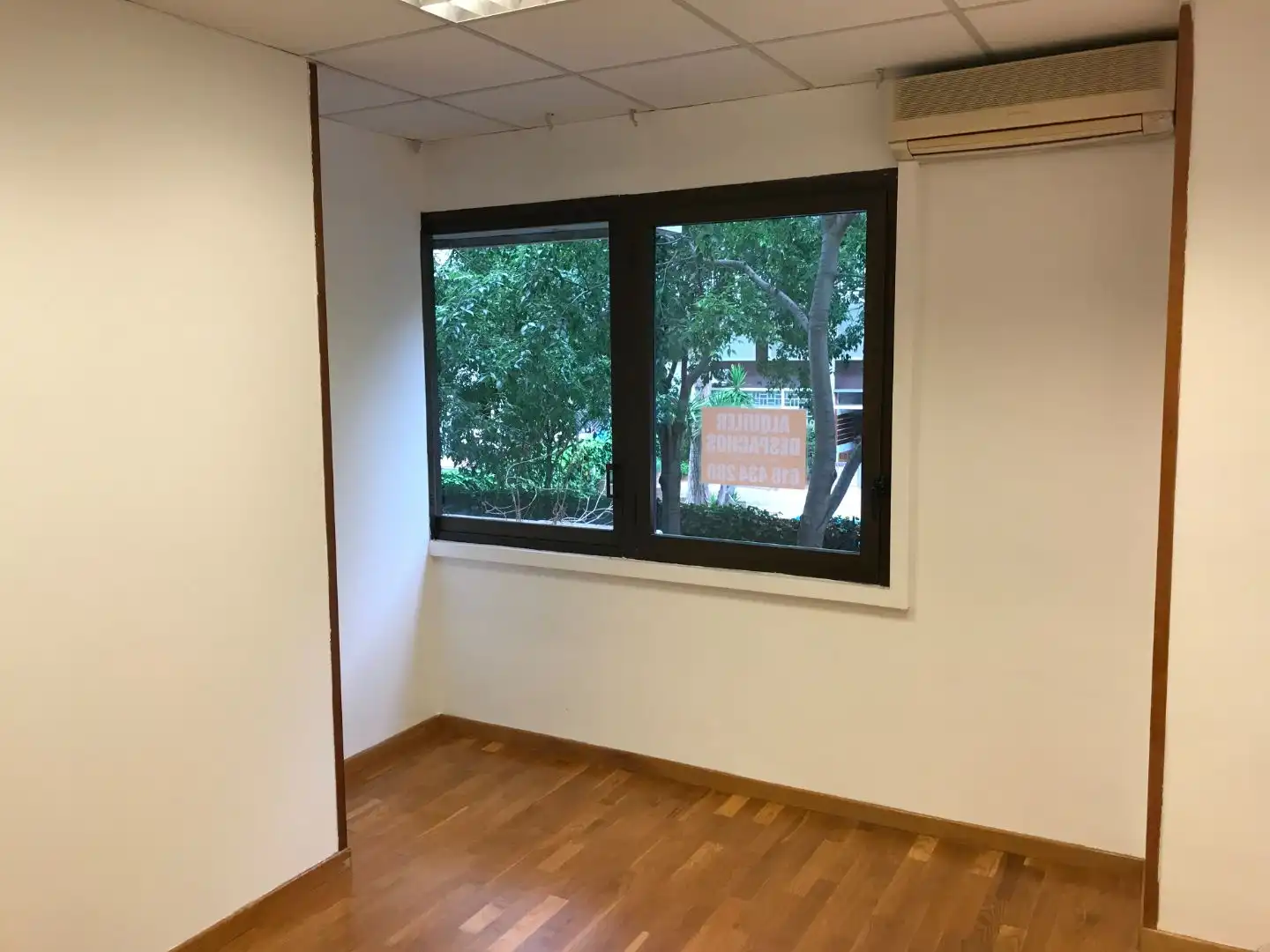 Oficina de alquiler en Les Corts