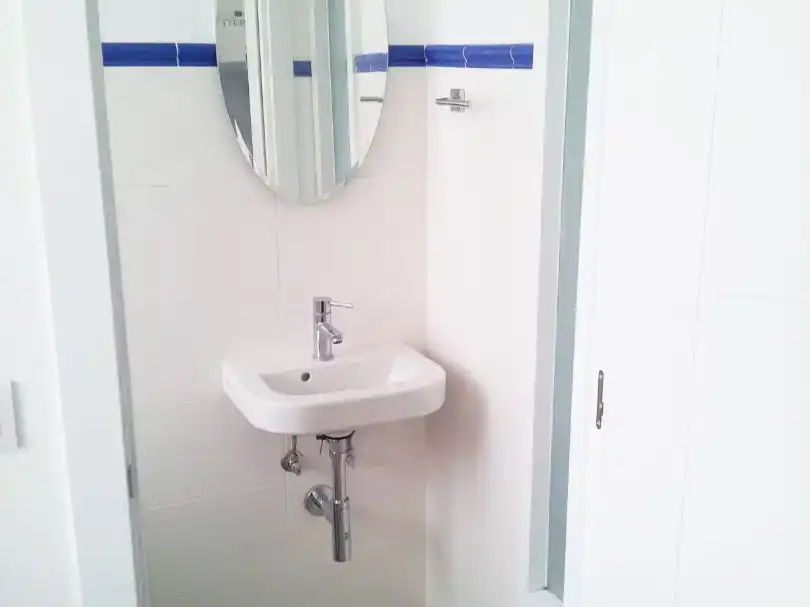 Baño de Dúplex de alquiler en Mataró con Aire acondicionado, Parquet y Balcón