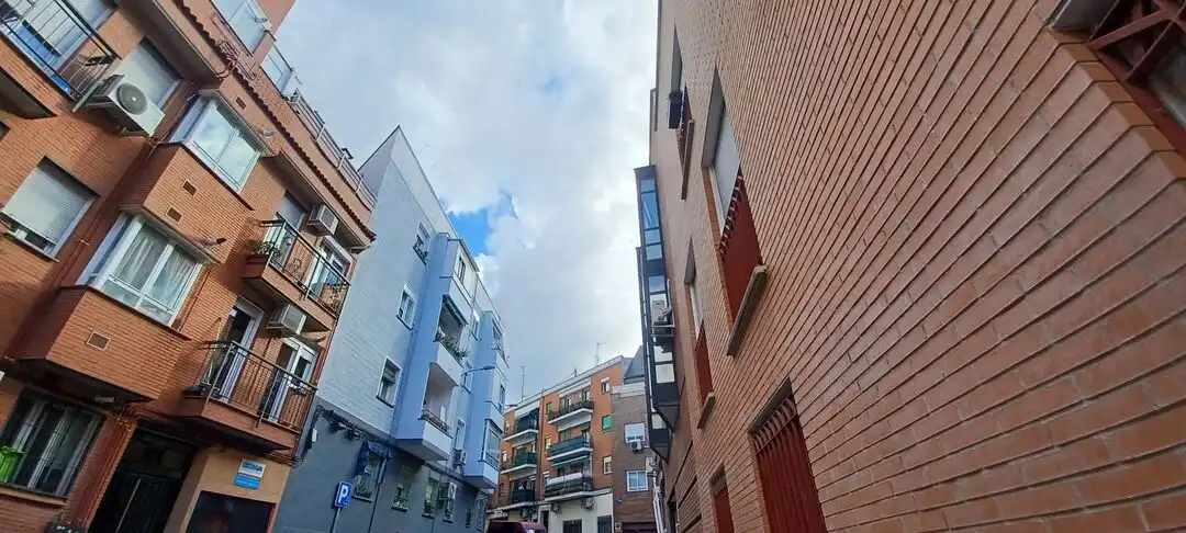 Außenansicht von Wohnung zum Verkauf in Madrid mit Heizung, Terrasse und Abstellraum