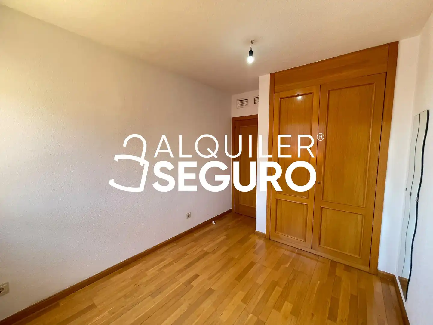 Dormitori de Àtic de lloguer en Madrid amb Calefacció, Terrassa i Piscina