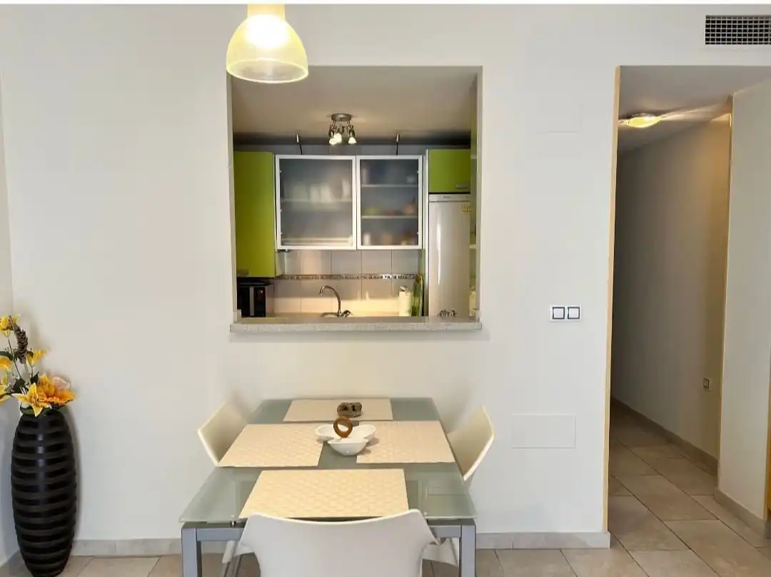 Cuina de Apartament de lloguer en Fuengirola amb Aire condicionat, Calefacció i Terrassa