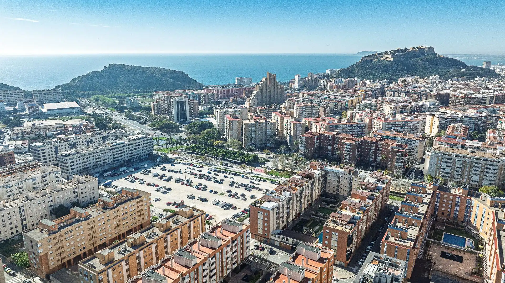 Vista exterior de Ático en venta en Alicante / Alacant con Calefacción, Jardín privado y Terraza