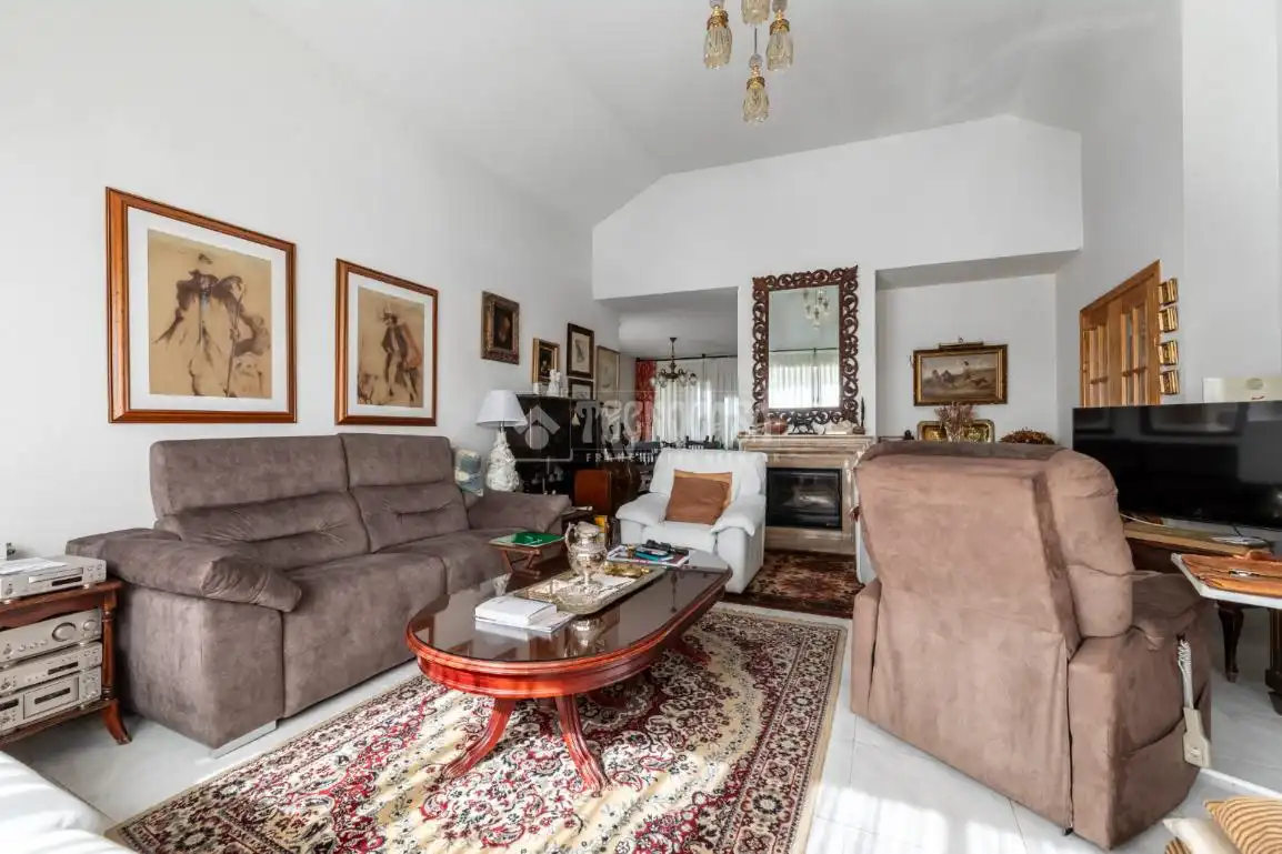 Sala de estar de Casa o chalet en venta en Torrelodones con Calefacción, Jardín privado y Piscina