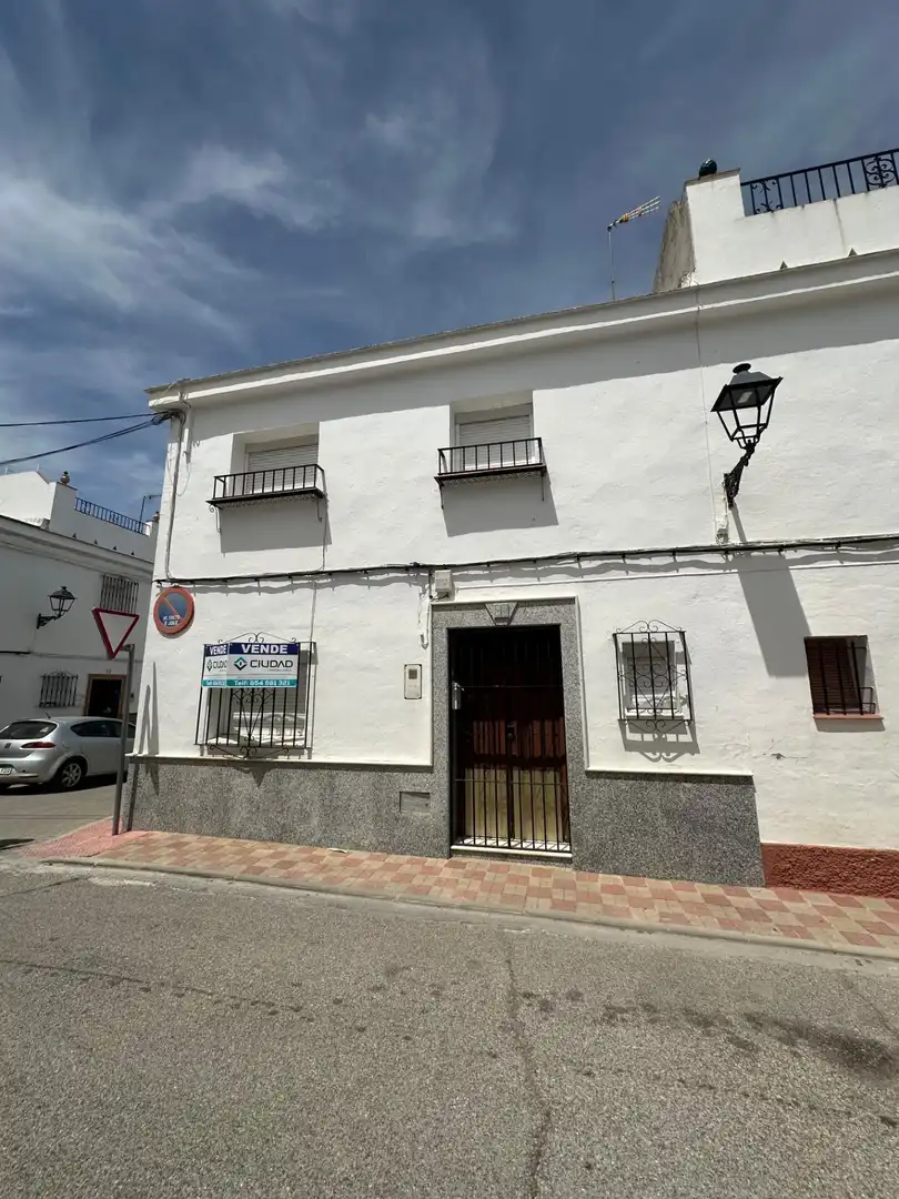 Vista exterior de Casa o xalet en venda en Marchena amb Terrassa i Balcó