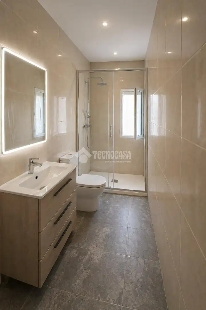 Bathroom of Flat for sale in Madrid