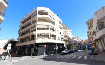 Vista exterior de Apartament en venda en Guardamar del Segura amb Terrassa, Moblat i Balcó