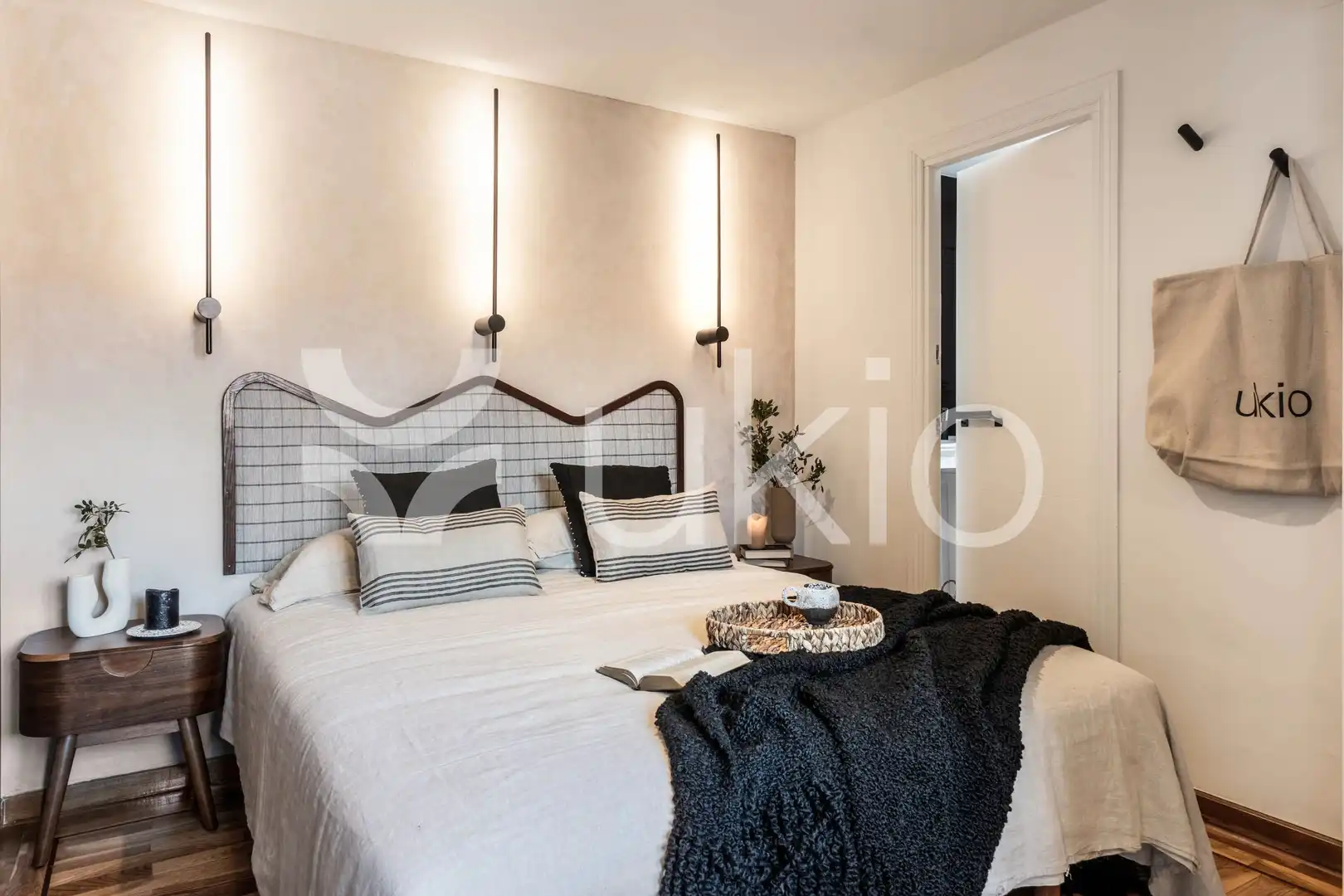 Schlafzimmer von Dachboden zur Miete in Madrid mit Klimaanlage, Heizung und Terrasse