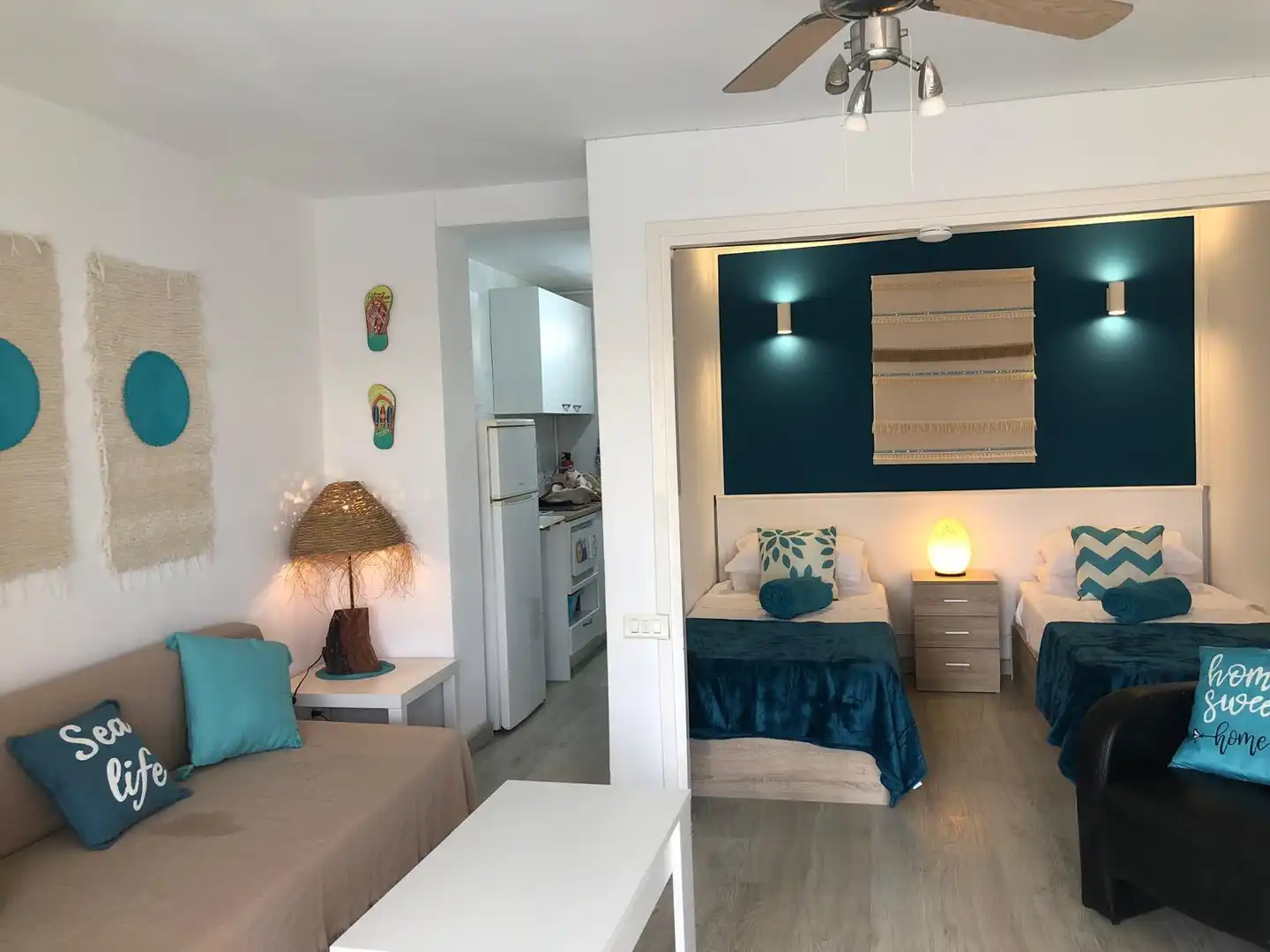 Habitación de Apartamento en venta en Benidorm con Parquet, Piscina y Amueblado