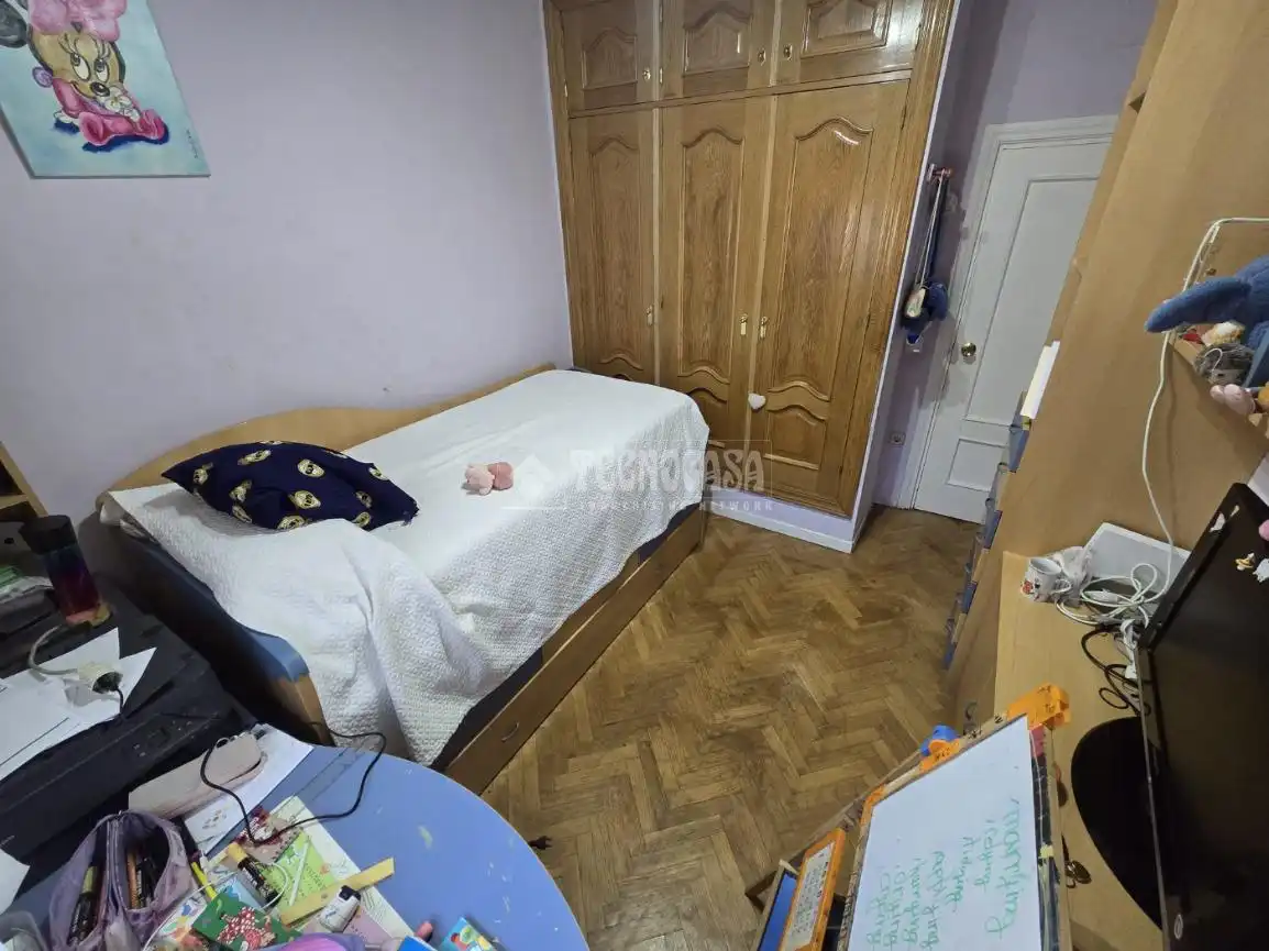 Bedroom of Flat for sale in Madrid  with Air Conditioner, Heating and Parquet flooring
