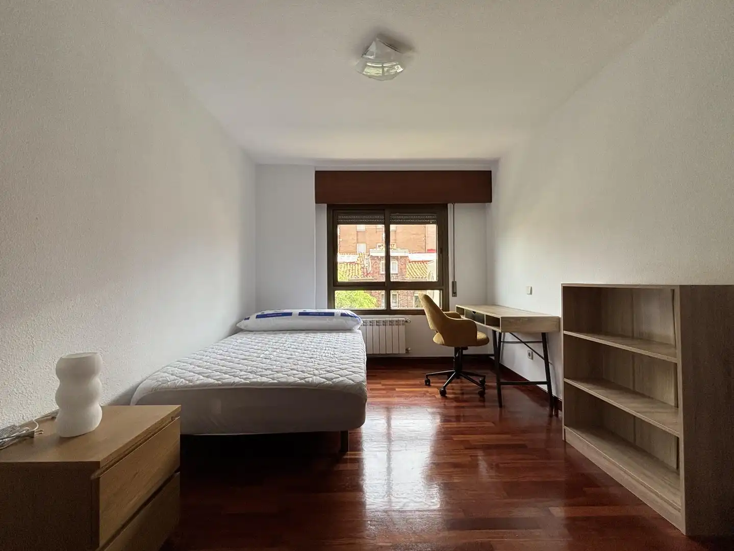 Bedroom of Flat for rent in Madrid  with Air Conditioner, Heating and Parquet flooring
