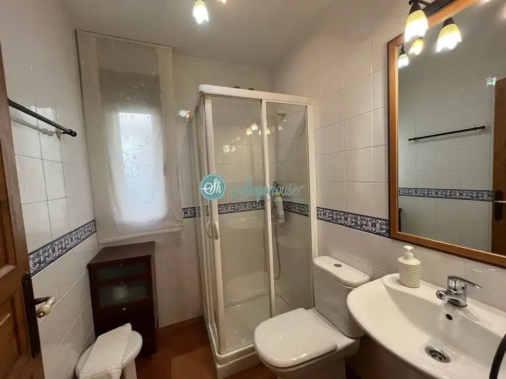 Bany de Casa o xalet de lloguer en Palazuelos de Eresma amb Calefacció, Terrassa i Moblat