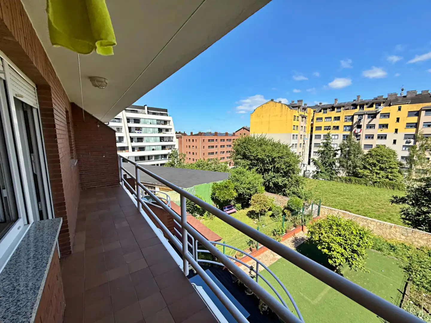 Terraza de Casa adosada en venta en Oviedo  con Calefacción, Jardín privado y Parquet
