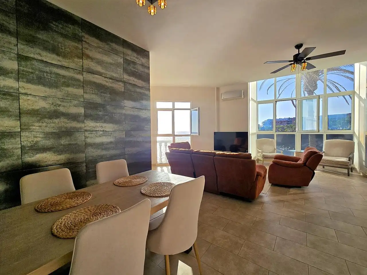 Sala de estar de Dúplex de alquiler en Adeje con Aire acondicionado, Terraza y Amueblado