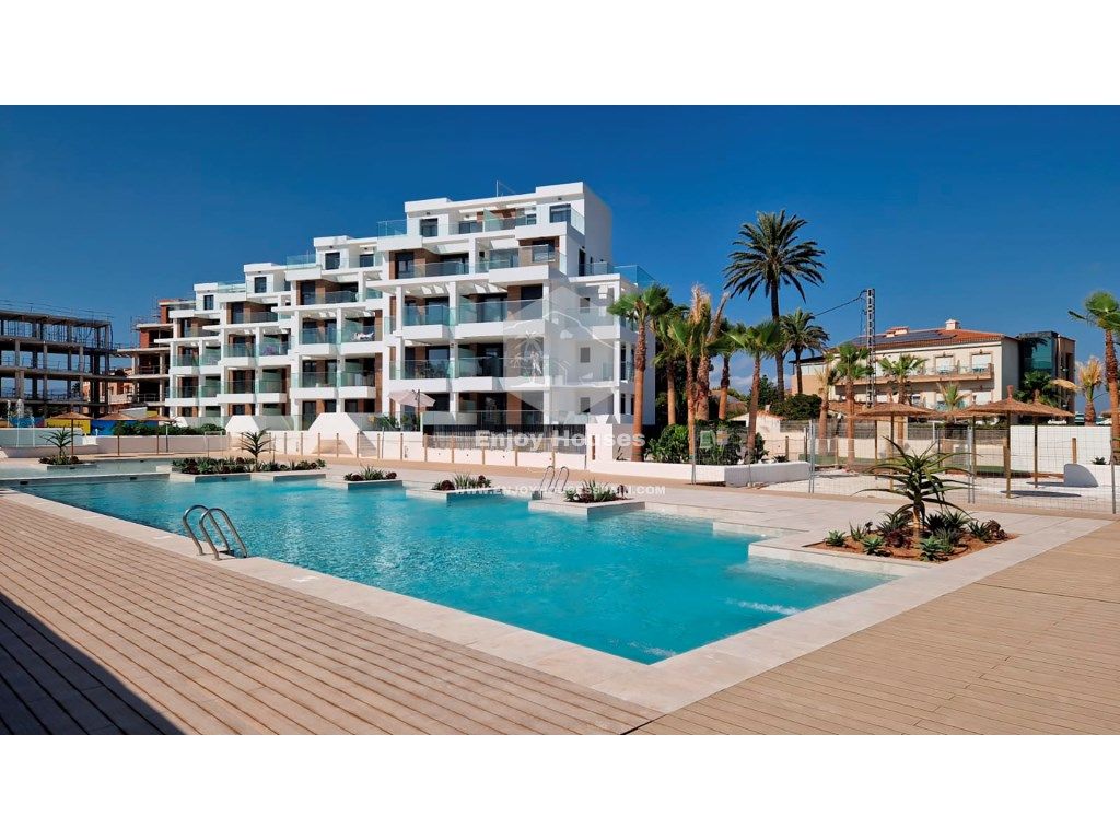 Piscina de Apartament en venda en Dénia amb Aire condicionat, Calefacció i Jardí privat
