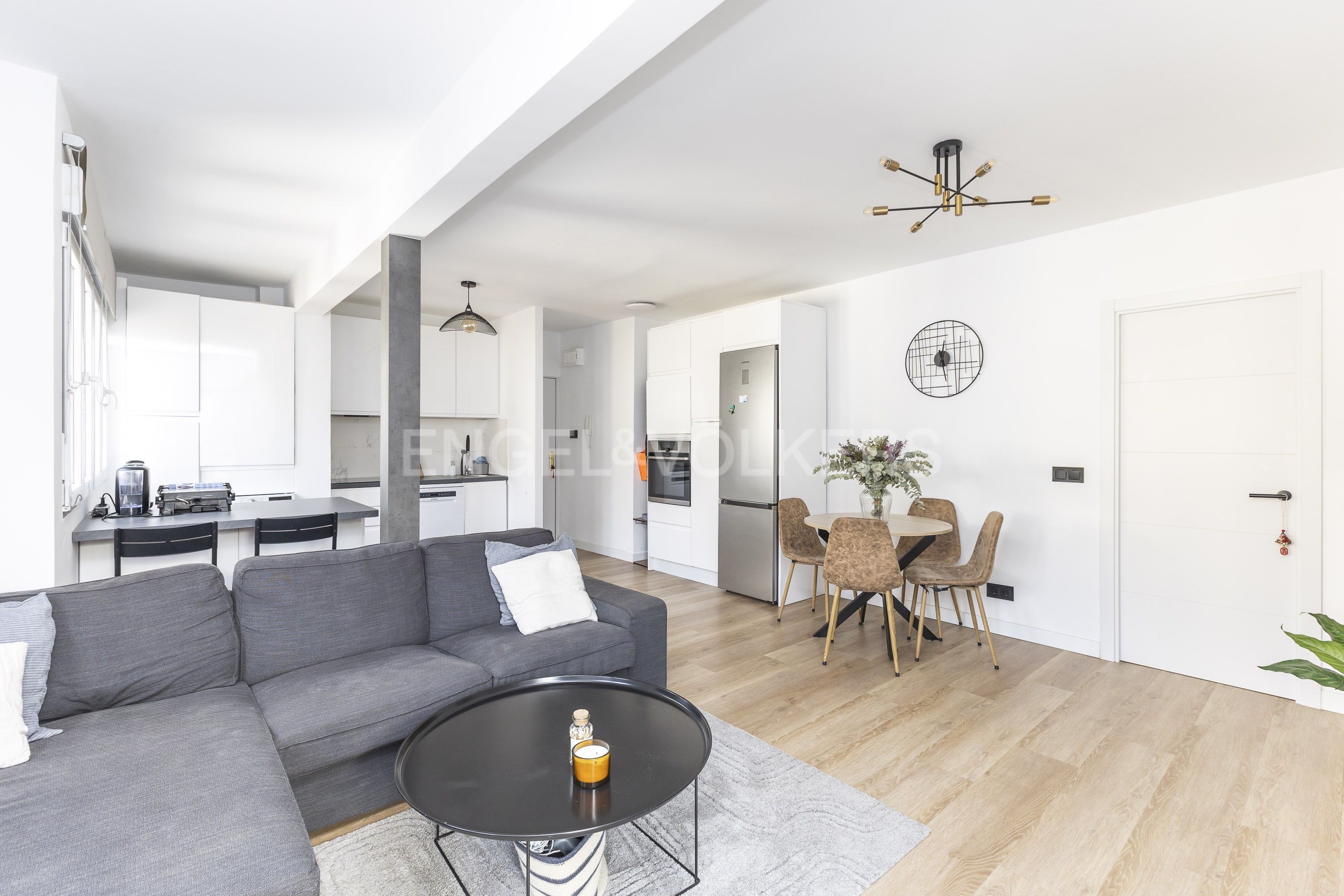 Sala d'estar de Apartament en venda en  Madrid Capital amb Aire condicionat, Calefacció i Parquet