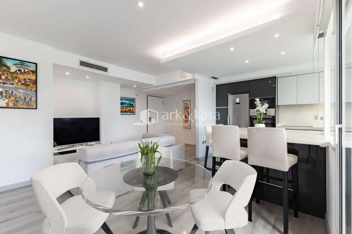 Wohnzimmer von Wohnung zum Verkauf in Valencia mit Klimaanlage, Abstellraum und Ofen