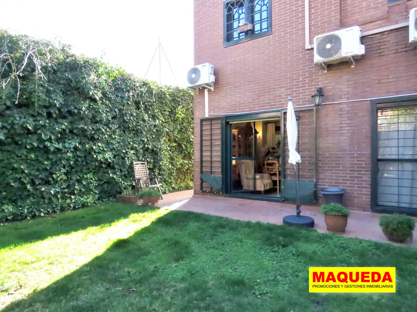 Jardí de Casa adosada en venda en Alcorcón amb Aire condicionat, Calefacció i Jardí privat