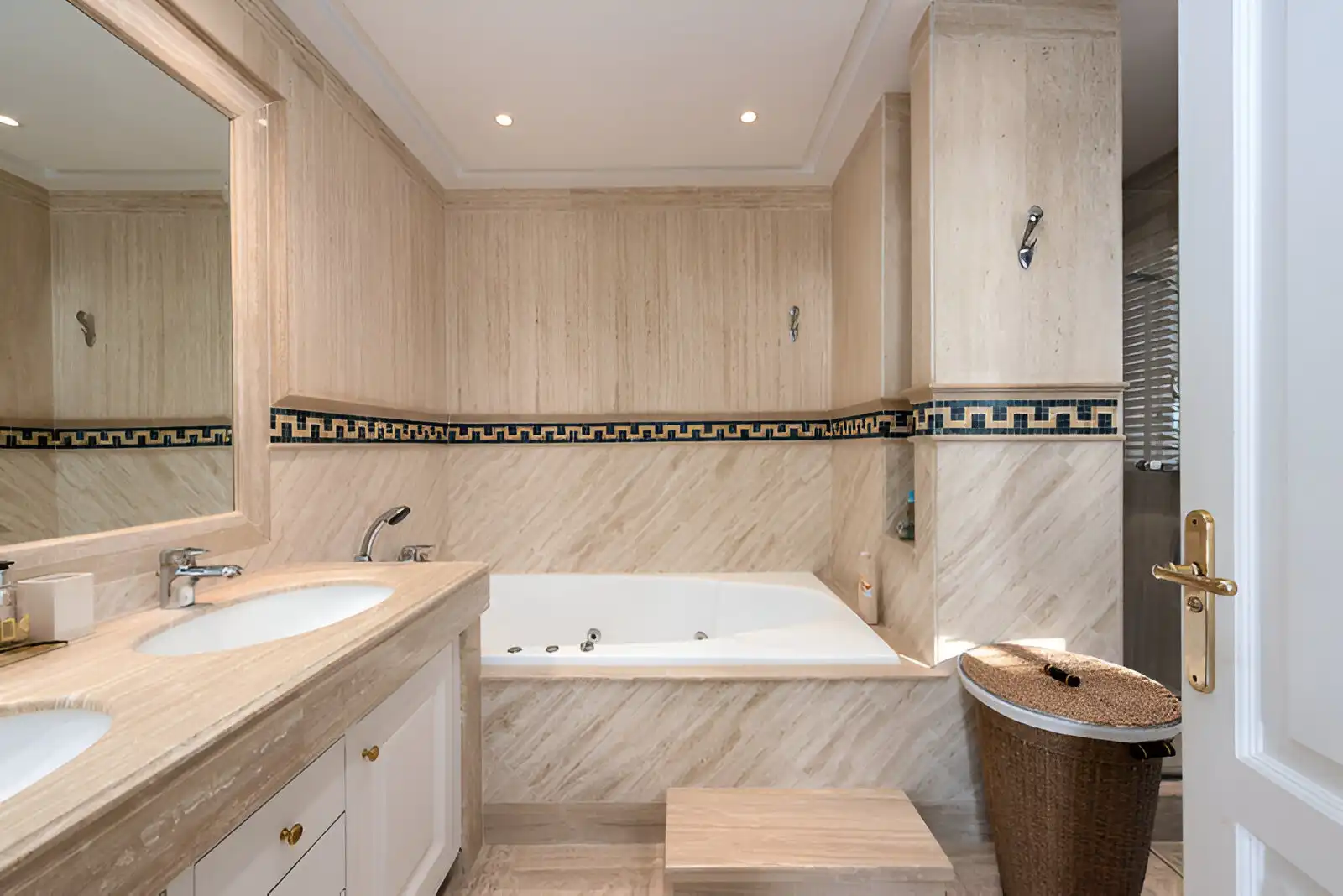 Apartament amb piscina en venda a Milla de Oro, imagen 7