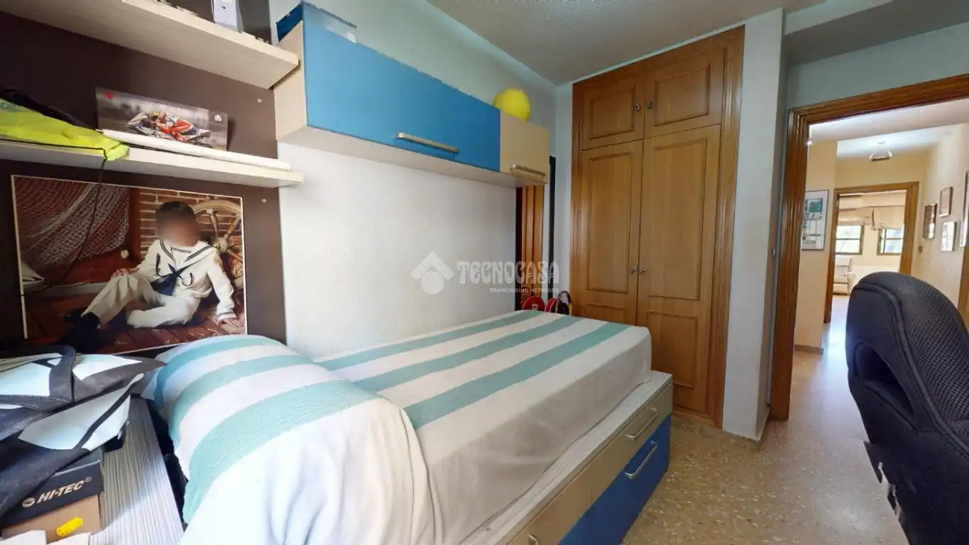 Bedroom of Flat for sale in Valencia  with Air Conditioner, Heating and Balcony