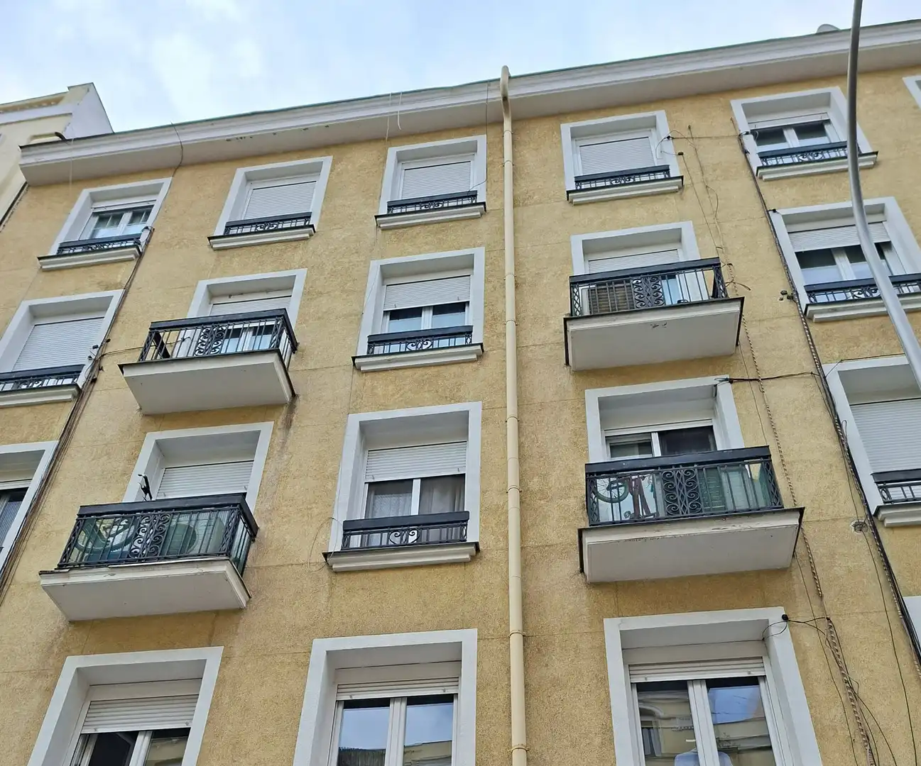 Vista exterior de Piso en venta en Madrid con Calefacción
