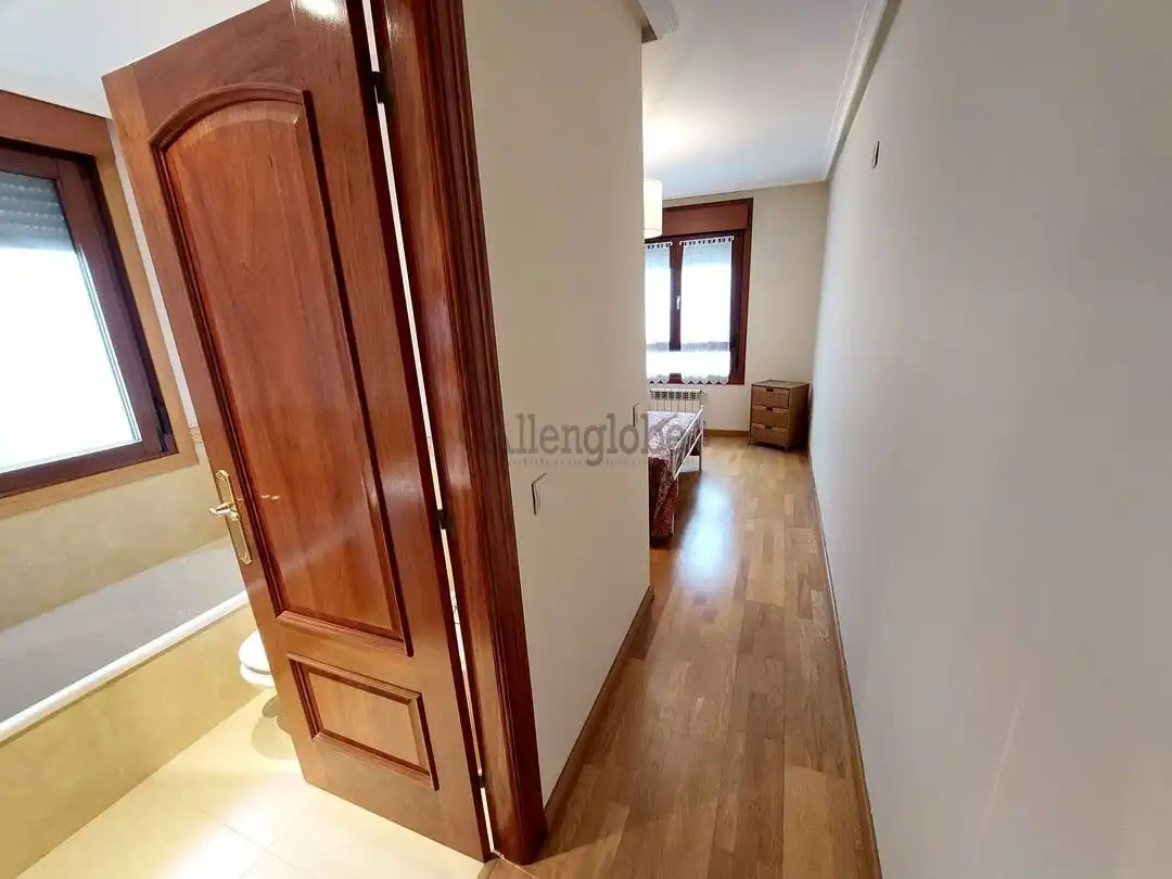 Piso de alquiler en Oviedo  con Calefacción
