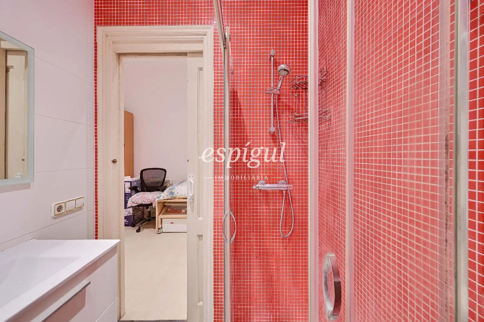 Baño de Piso en venta en Girona con Calefacción, Terraza y Amueblado
