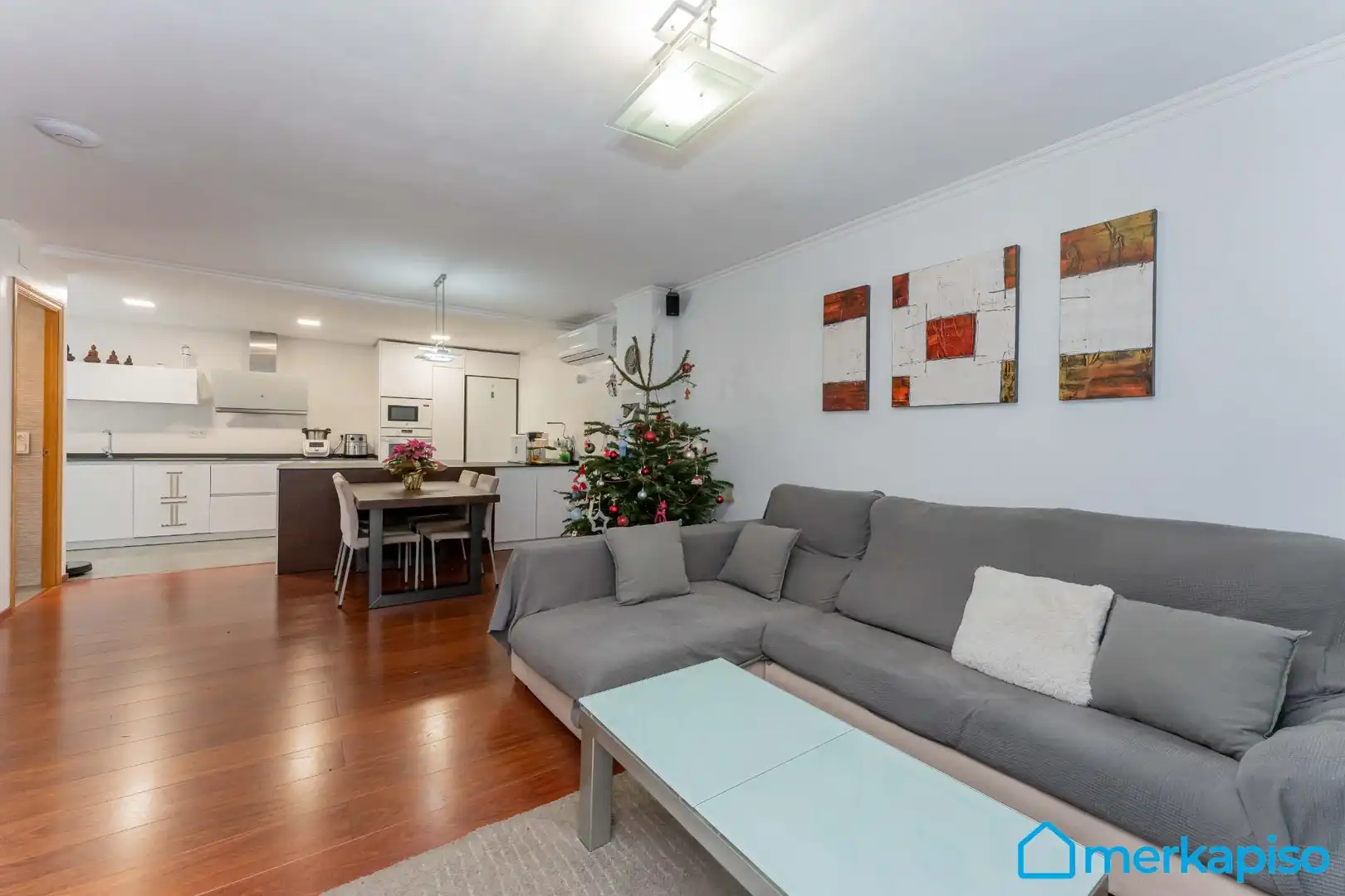Wohnzimmer von Einfamilien-Reihenhaus zum Verkauf in Viladecans mit Klimaanlage, Terrasse und Balkon